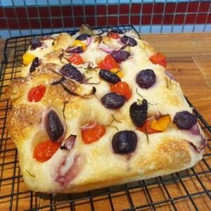 Focaccia Azeitonas e Tomate Cereja