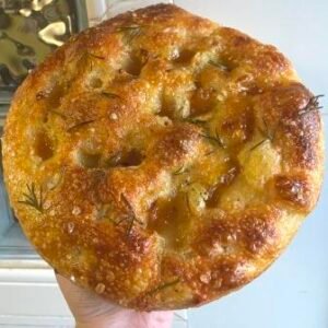 Focaccia Queijo Brie e Geleia de Damasco